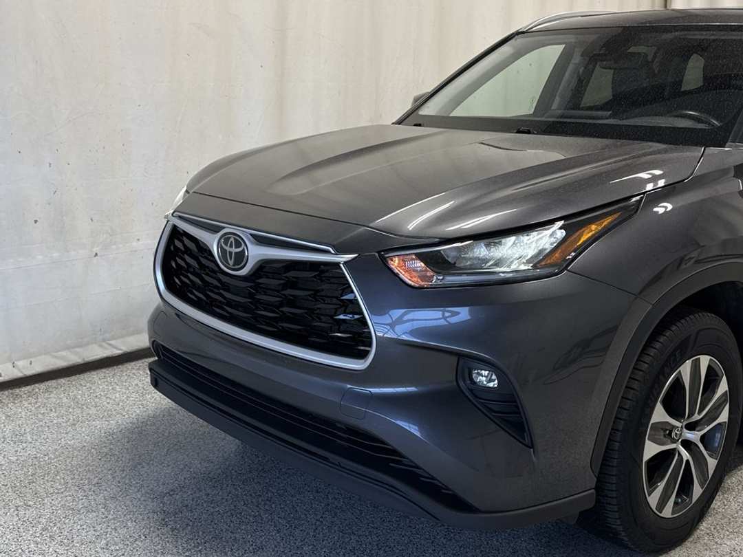 2021 Toyota Highlander XLE - Image 3