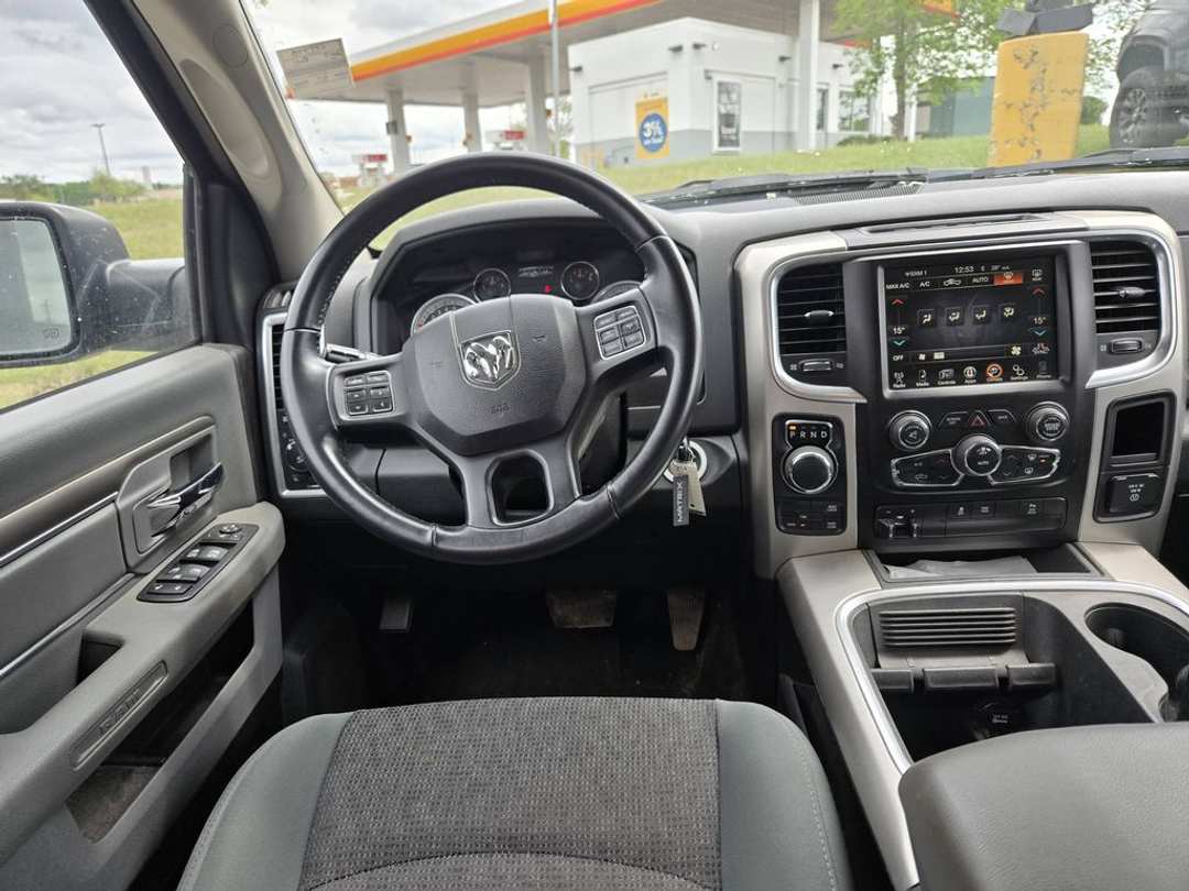 2017 Ram 1500 SLT - Image 3