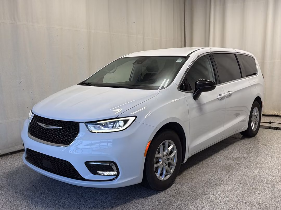 2024 Chrysler Pacifica TouringL - Image 2