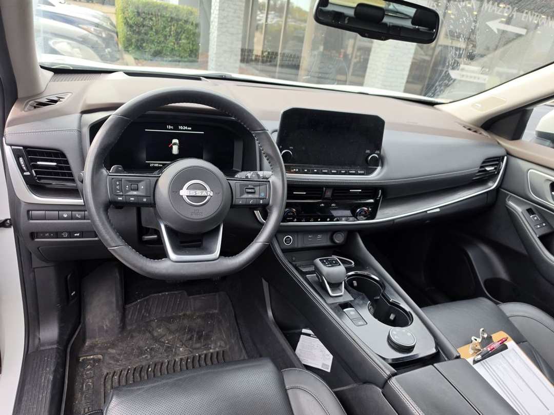 2023 Nissan Rogue PLATINUM - Image 3