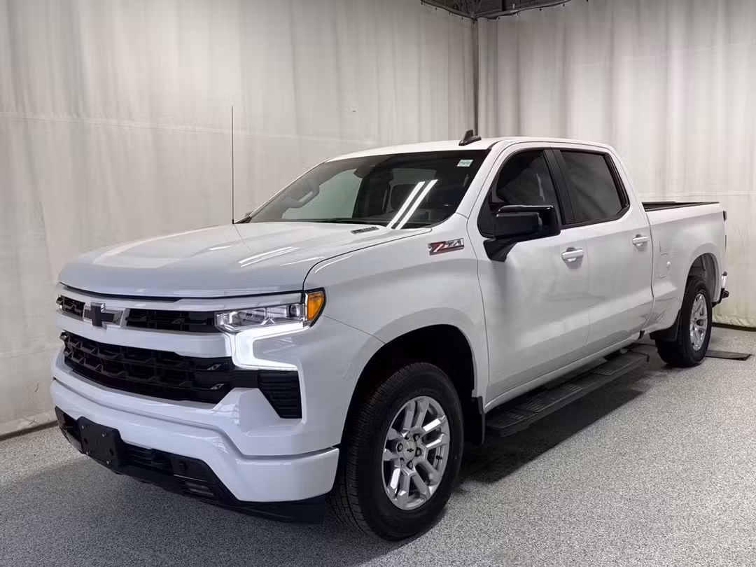 2022 Chevrolet Silverado 1500 RST - Image 2