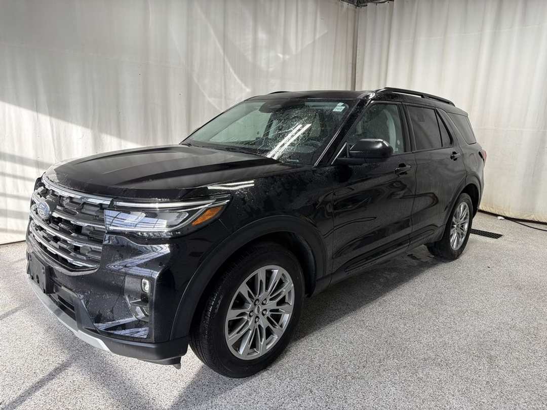 2026 Ford Explorer ACTIVE - Image 2