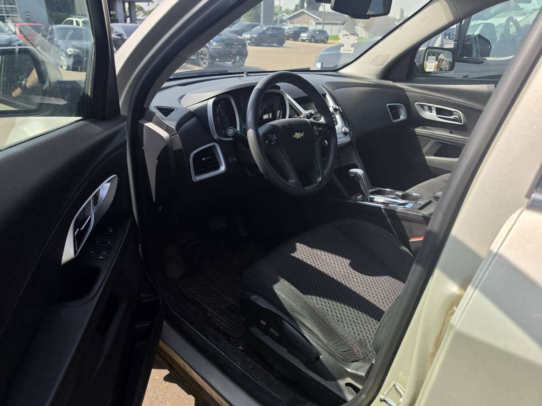 2015 Chevrolet Equinox LS - Image 3