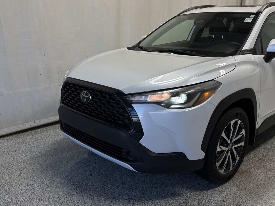 2024 Toyota Corolla Cross LE - Image 3
