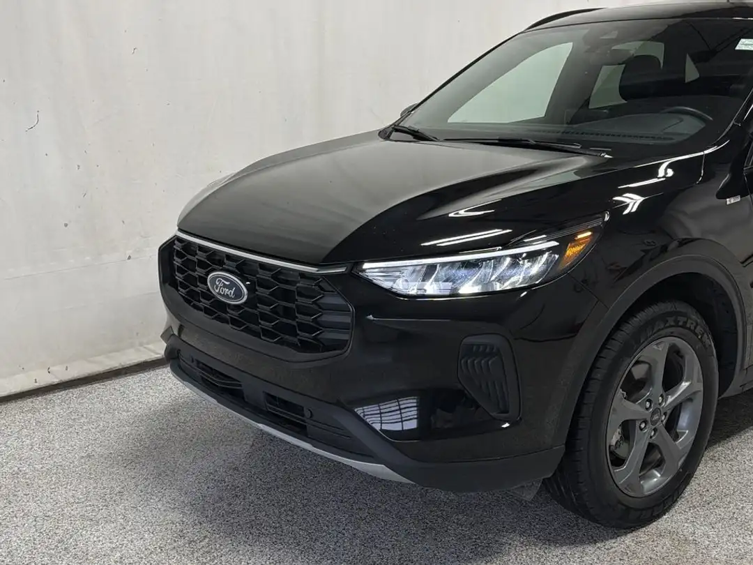 2025 Ford Escape STLine - Image 3
