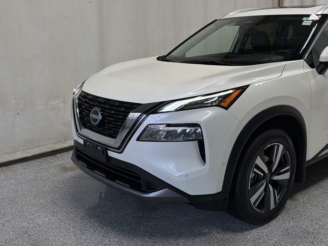 2023 Nissan Rogue SL - Image 3
