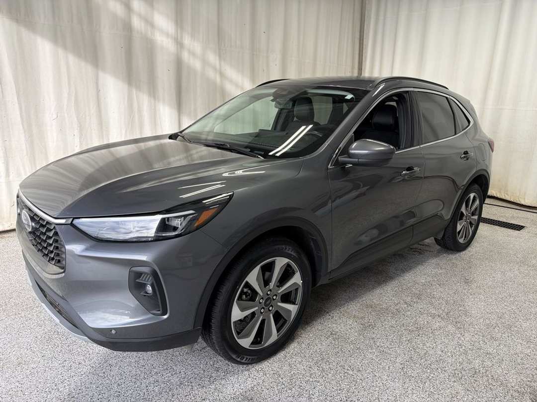 2024 Ford Escape PLATINUM - Image 2