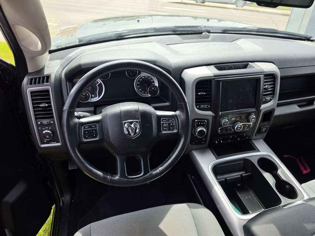 2023 Ram 1500 Classic EXPRESS - Image 3