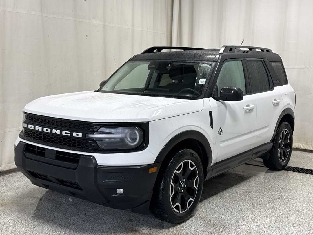 2025 Ford Bronco Sport Outer Banks - Image 2