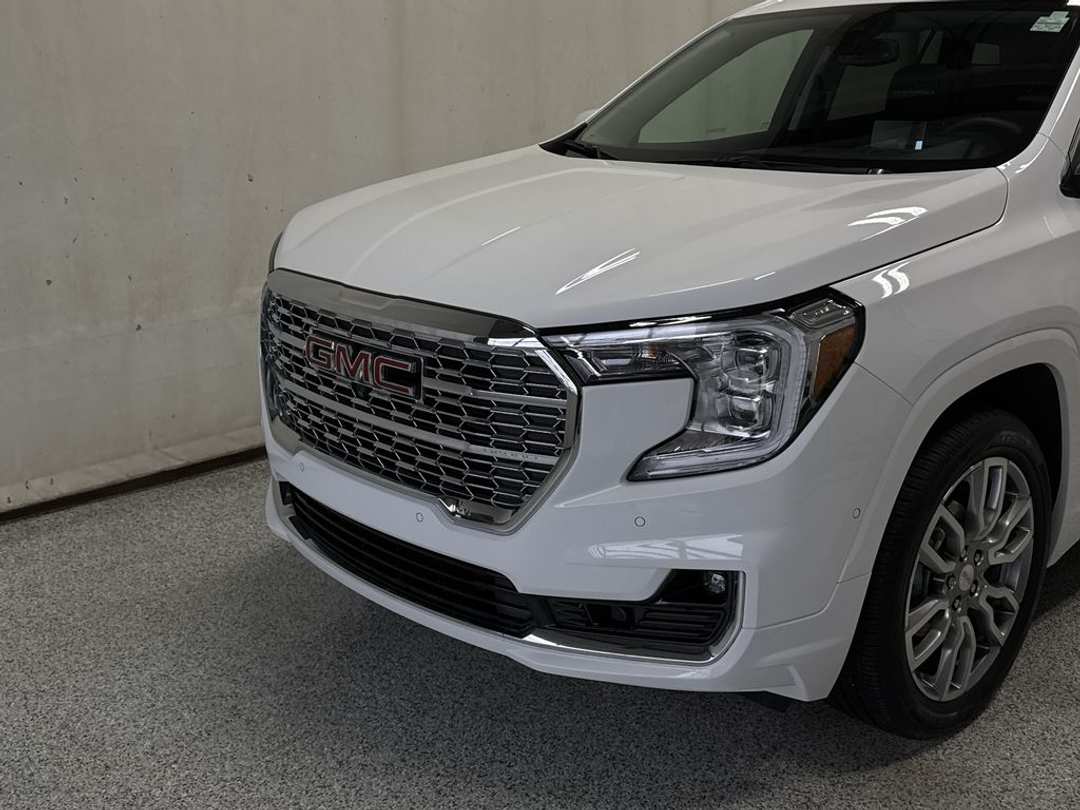 2024 GMC Terrain Denali - Image 3