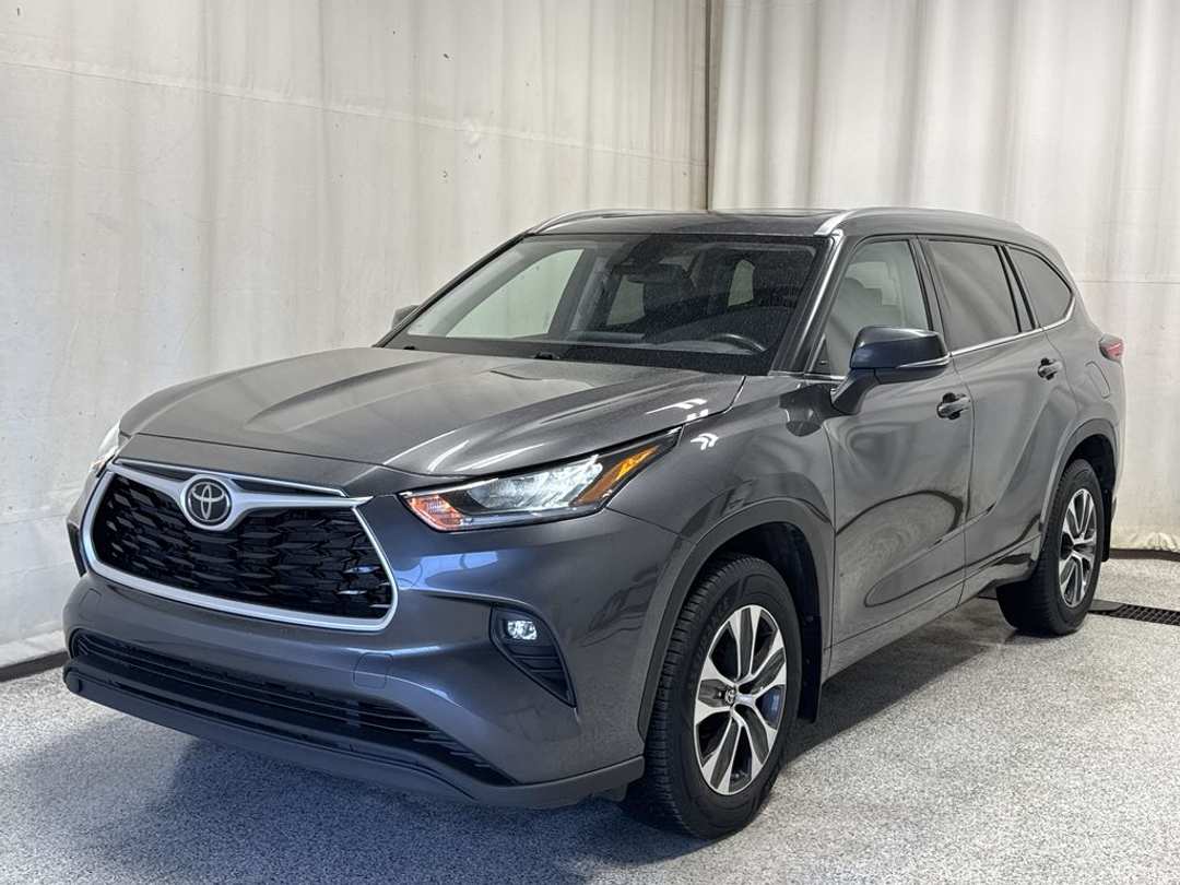 2021 Toyota Highlander XLE - Image 2
