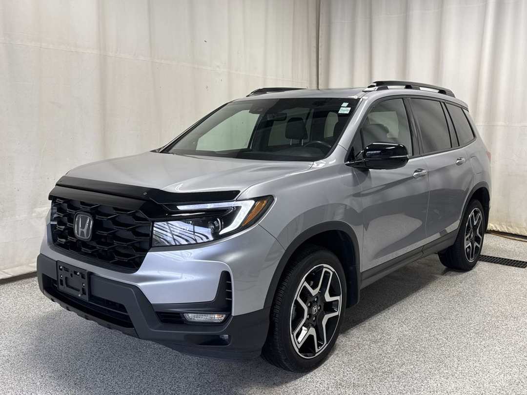 2022 Honda Passport Touring - Image 2