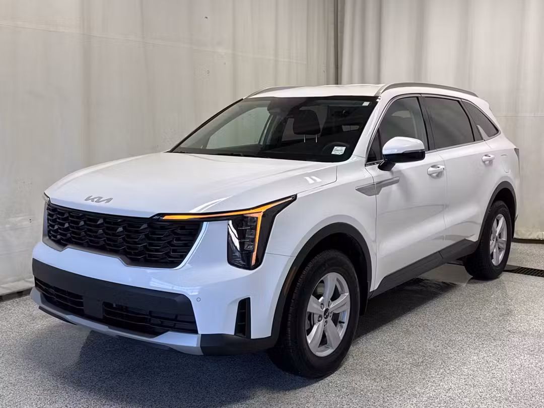 2025 Kia Sorento LX - Image 2