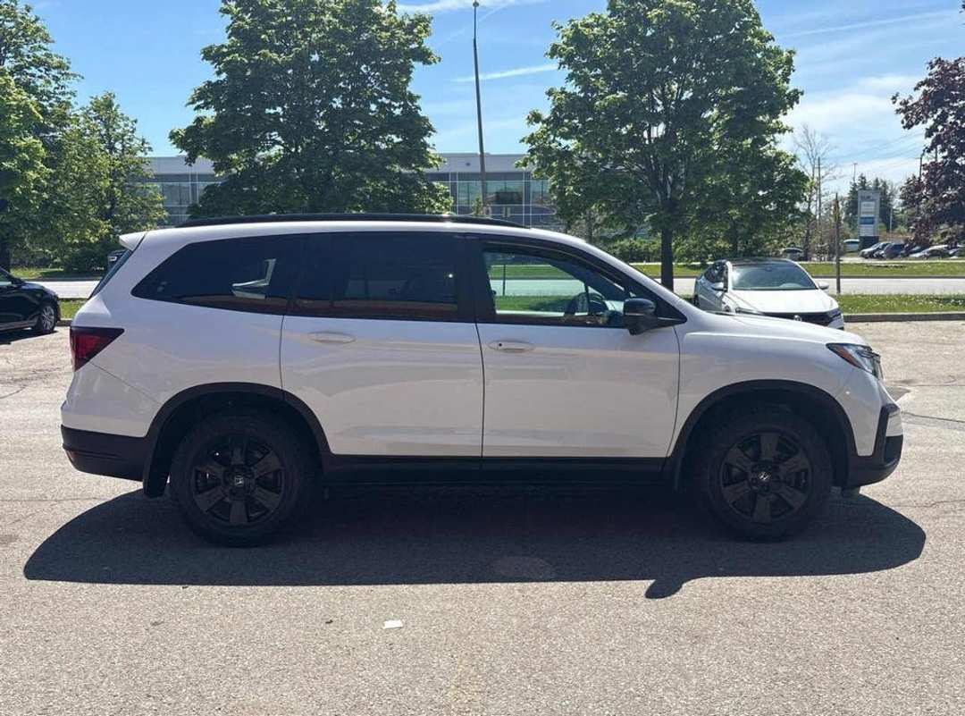 2022 Honda Pilot TrailSport - Image 2