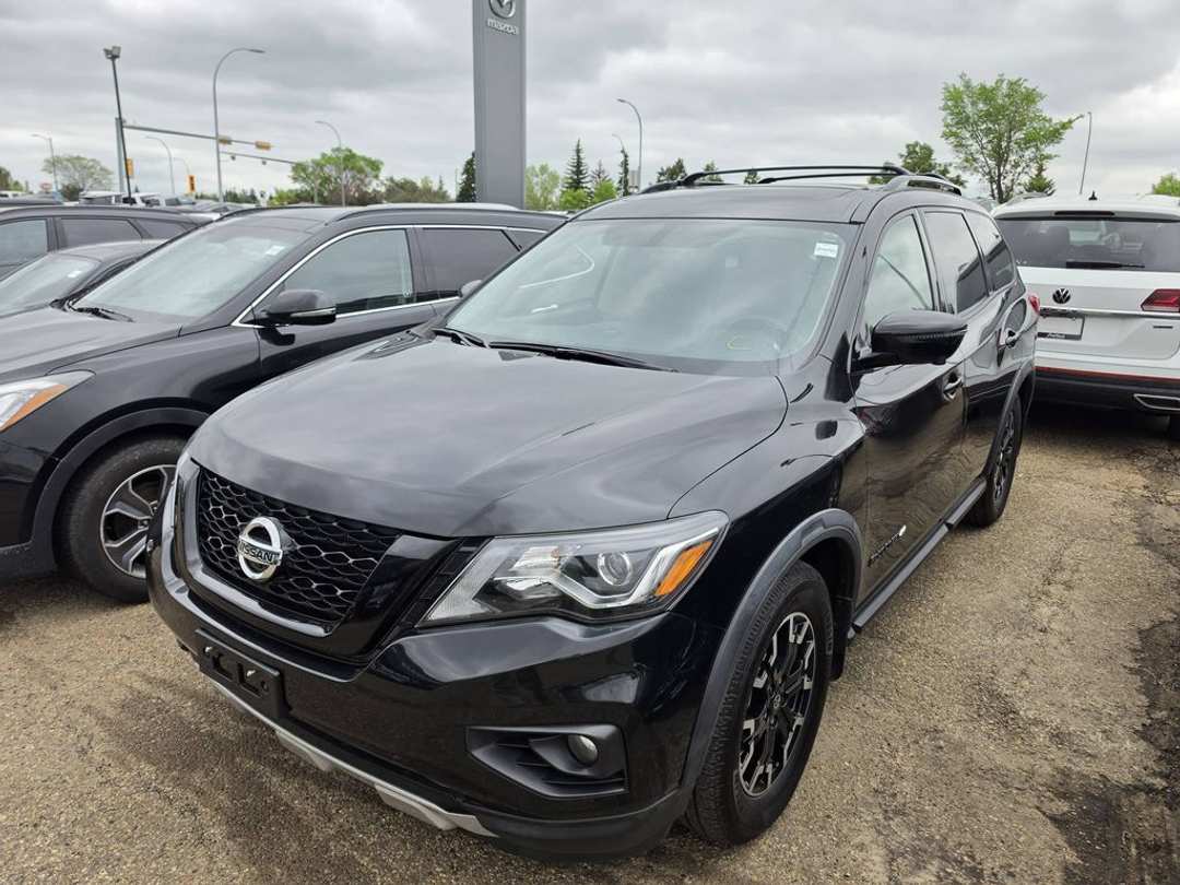 2020 Nissan Pathfinder SL Premium - Image 2
