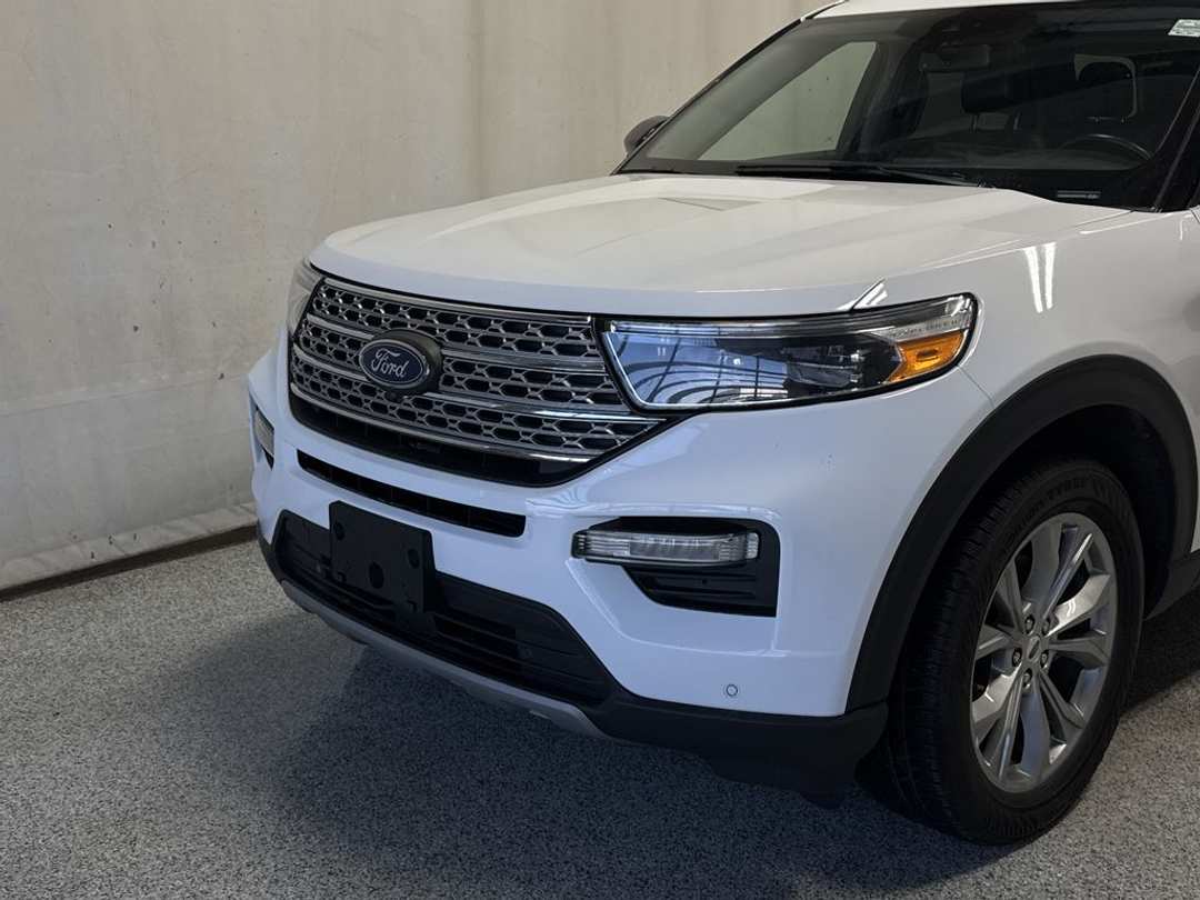 2023 Ford Explorer Limited - Image 3
