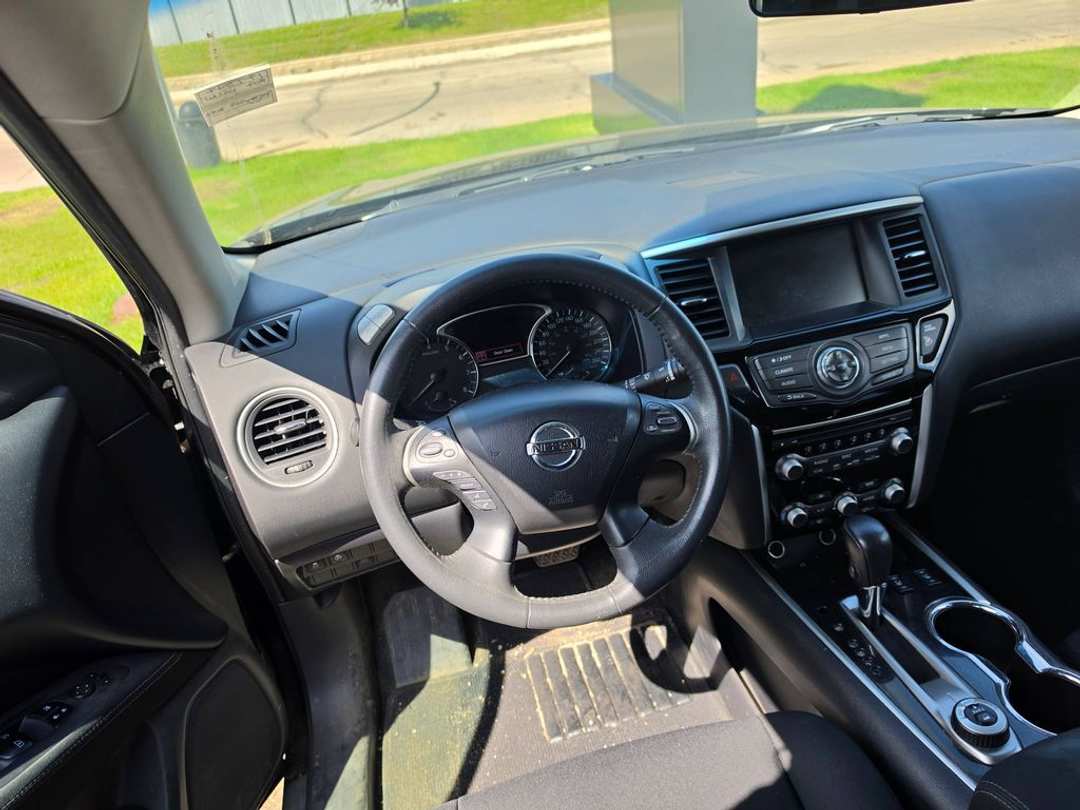 2017 Nissan Pathfinder SV - Image 3