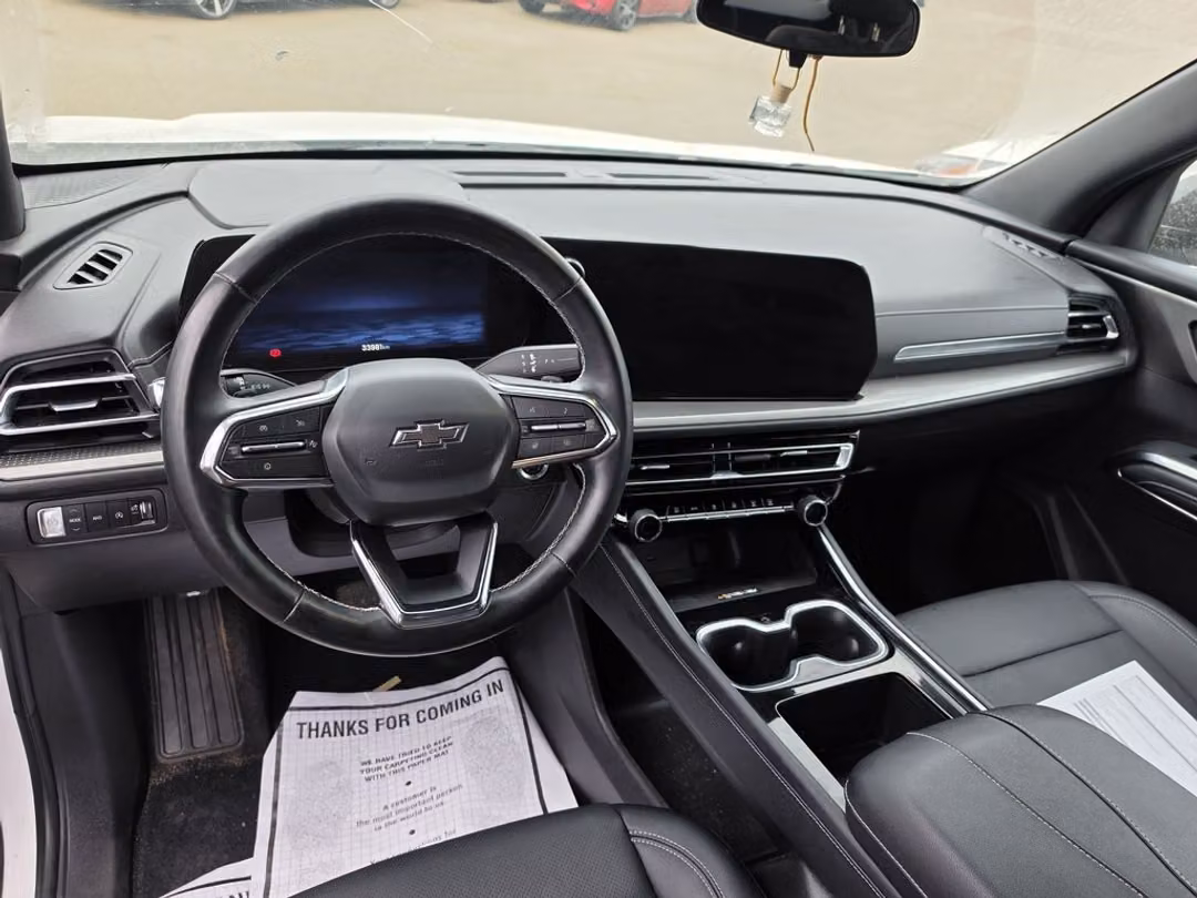 2025 Chevrolet Traverse LT - Image 3