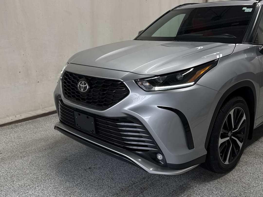 2022 Toyota Highlander XSE - Image 3