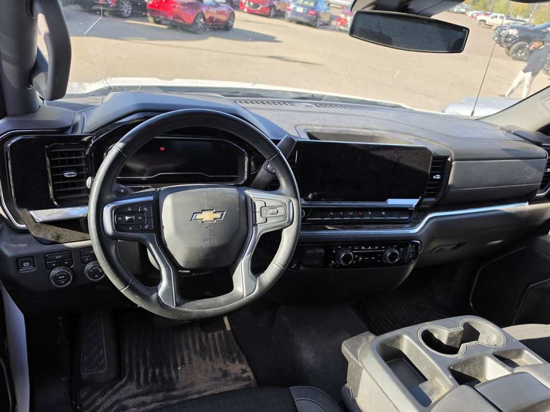2025 Chevrolet Silverado 1500 LT - Image 3