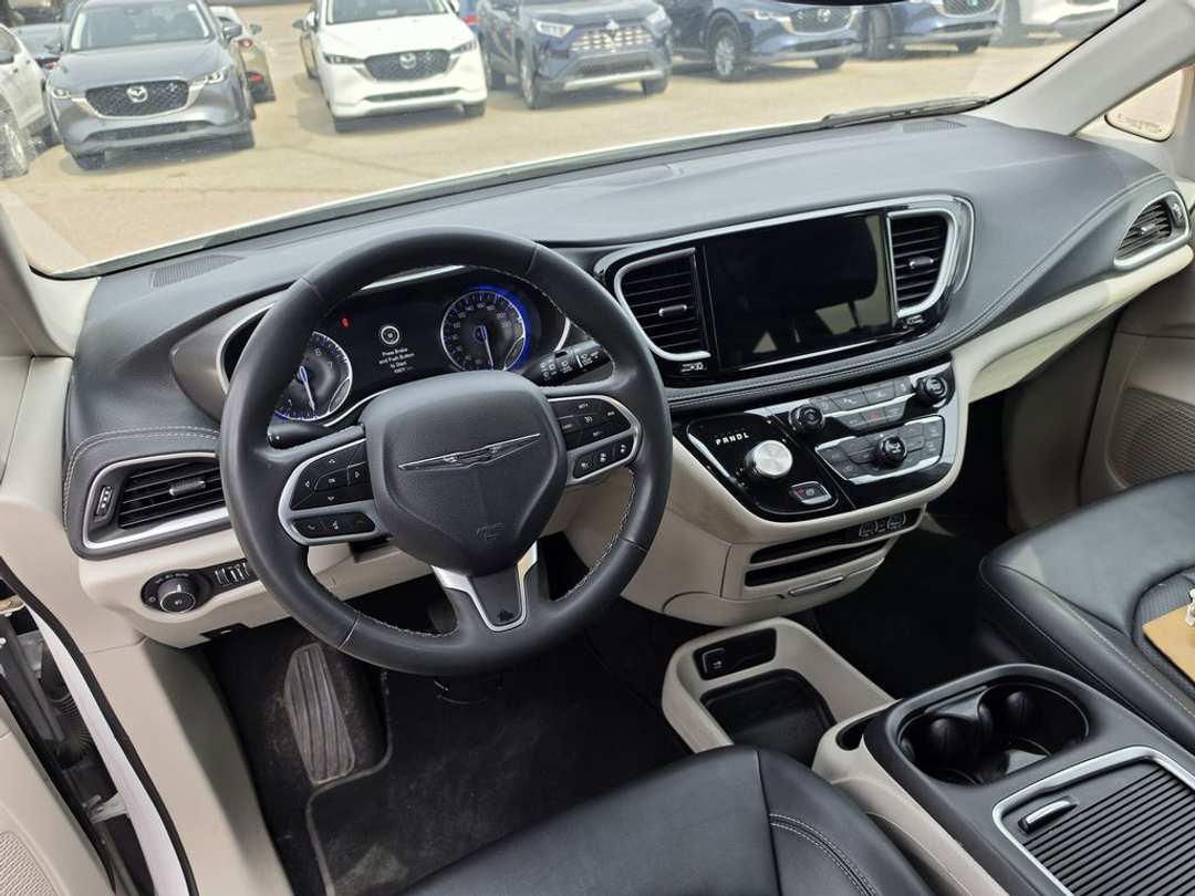 2024 Chrysler Pacifica TOURINGL - Image 3