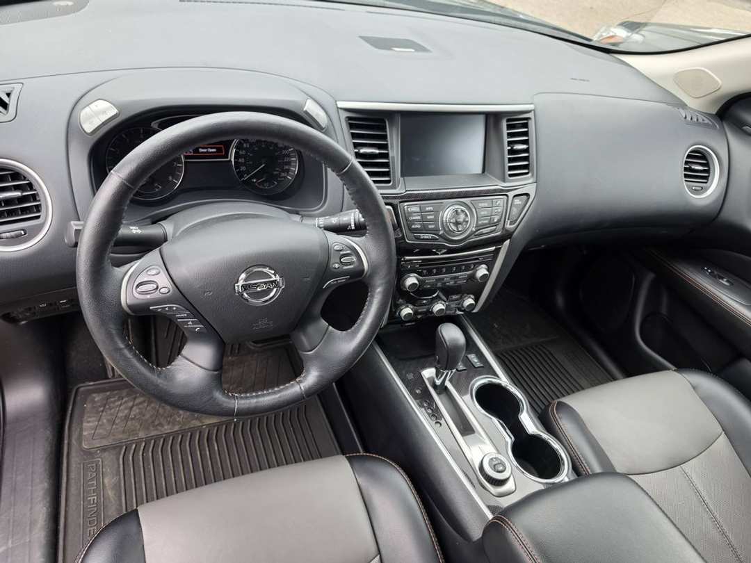 2020 Nissan Pathfinder SL Premium - Image 3