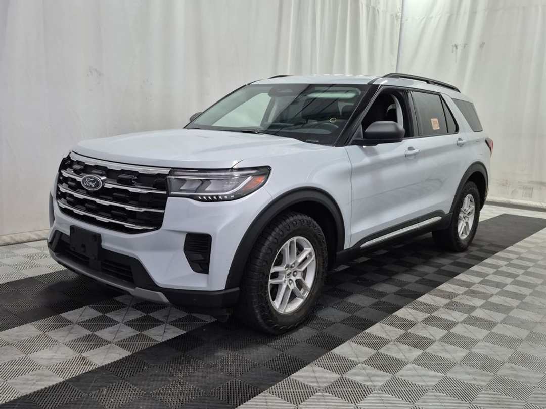2025 Ford Explorer ACTIVE - Image 2
