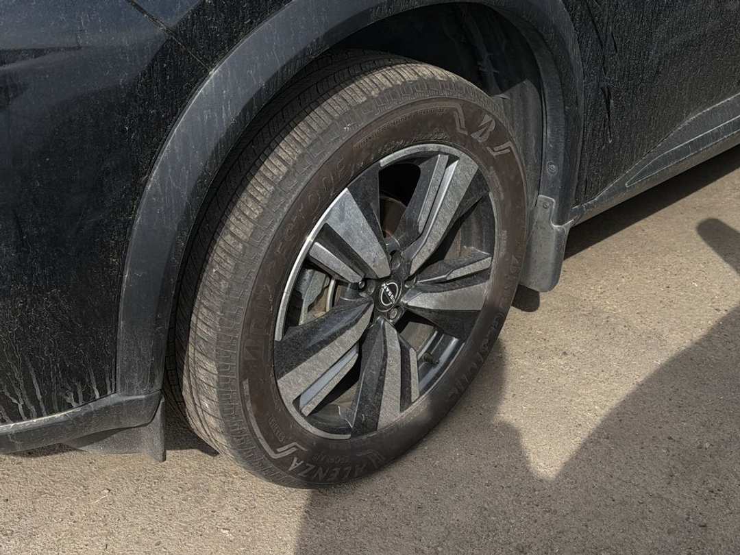 2024 Nissan Rogue SV - Image 3
