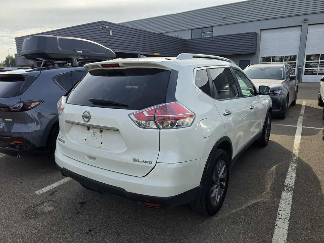 2016 Nissan Rogue SL - Image 2