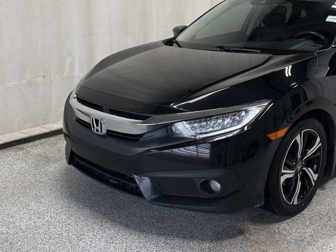 2018 Honda Civic Touring - Image 3