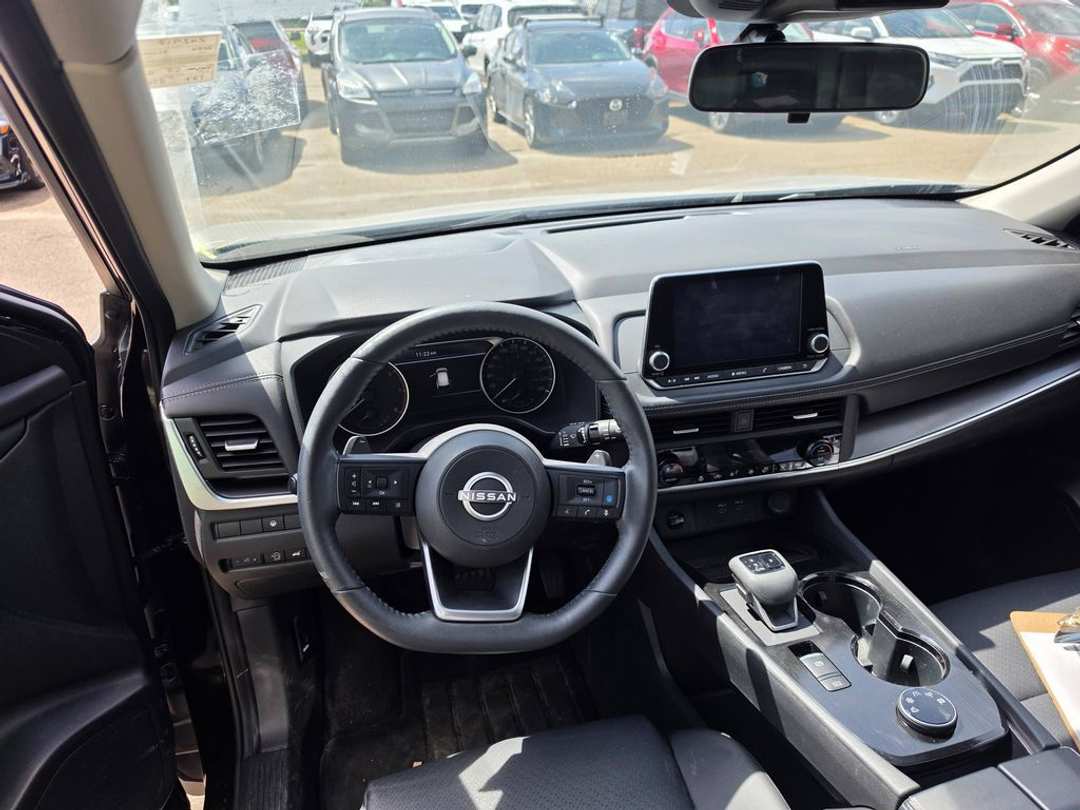 2024 Nissan Rogue SV Premium - Image 3