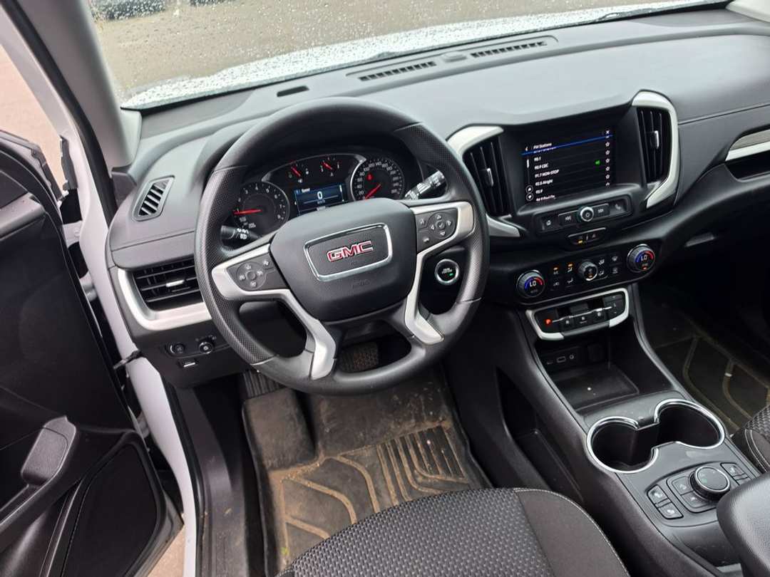 2024 GMC Terrain SLE - Image 3