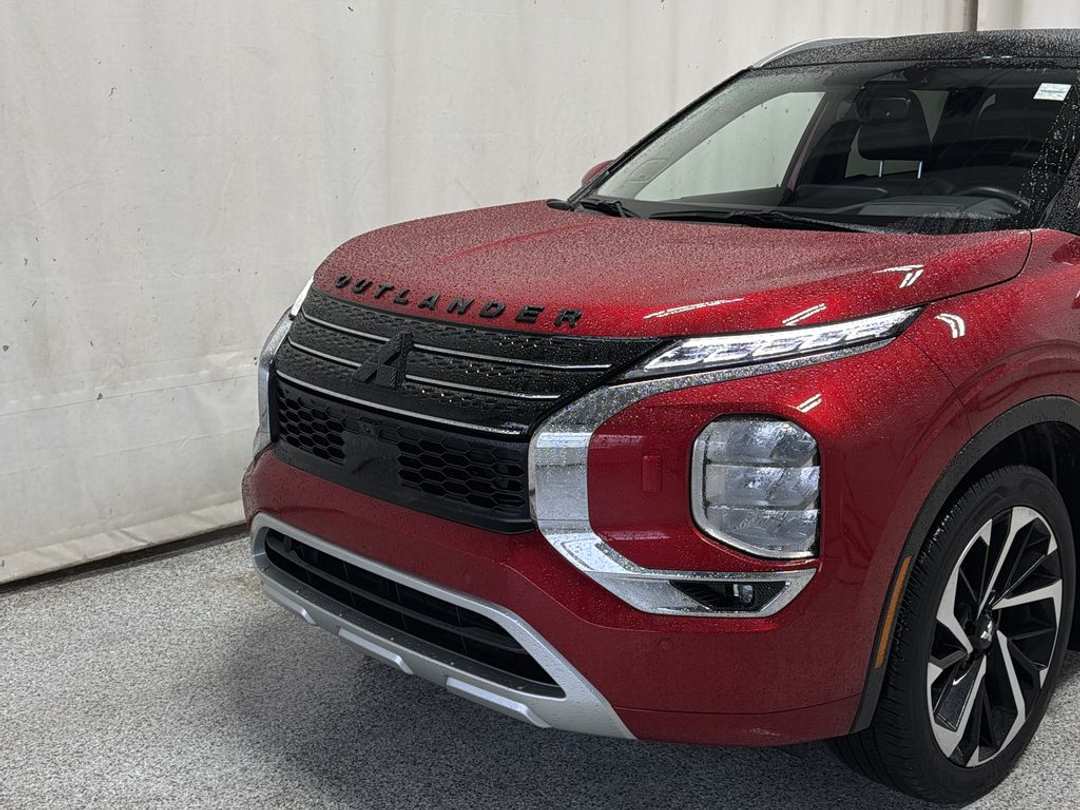 2024 Mitsubishi Outlander GT - Image 3
