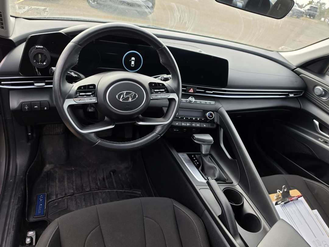 2023 Hyundai Elantra PREFERRED - Image 3