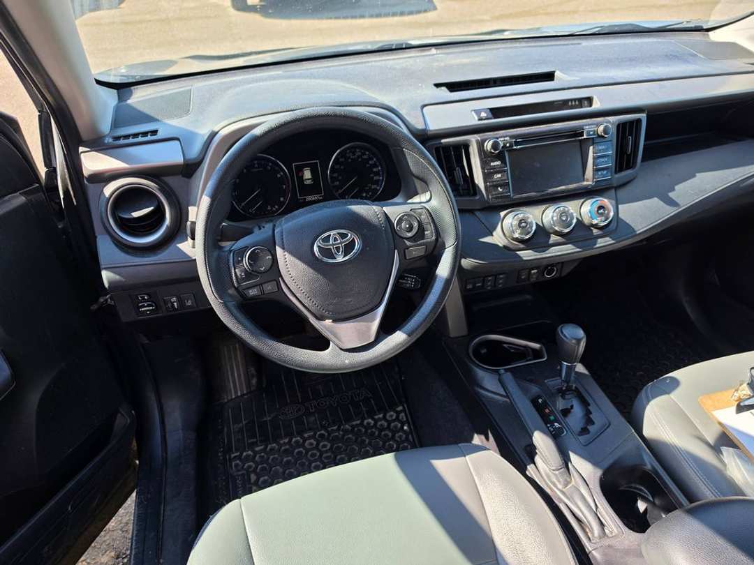 2018 Toyota Rav4 LE - Image 3