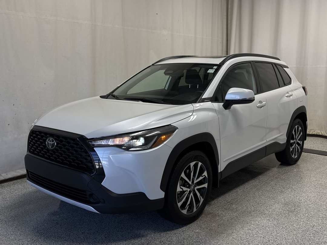 2024 Toyota Corolla Cross LE - Image 2