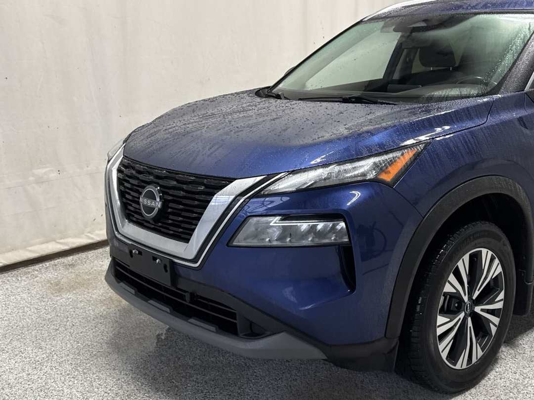 2023 Nissan Rogue SV Moonroof - Image 3