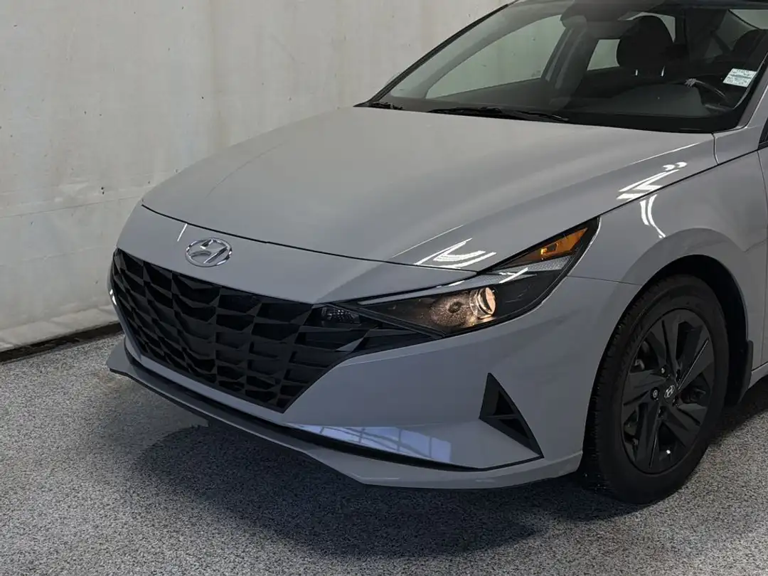 2023 Hyundai Elantra Preferred - Image 3