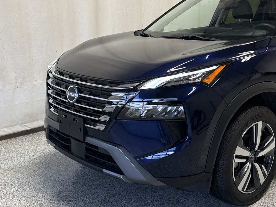 2024 Nissan Rogue SL - Image 3