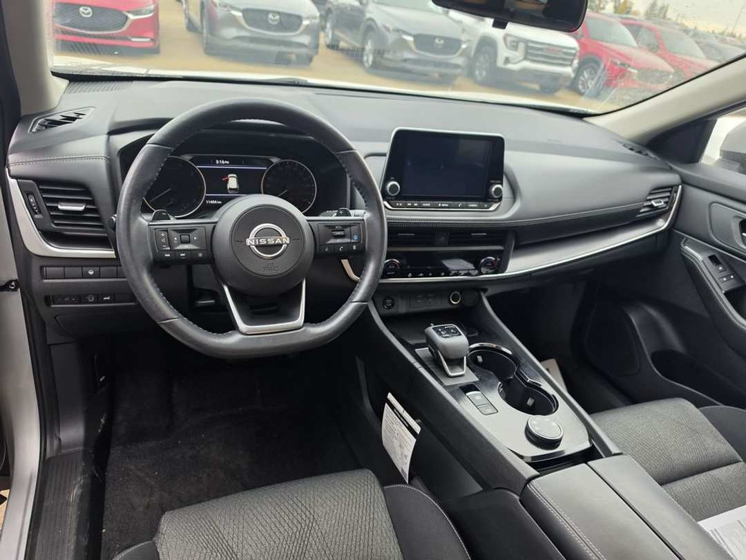 2024 Nissan Rogue SV - Image 3