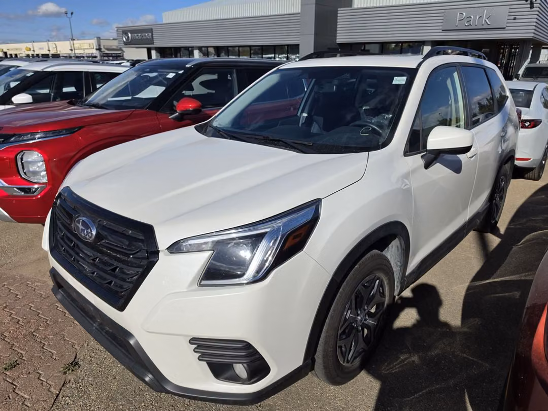 2023 Subaru Forester TOURING - Image 2