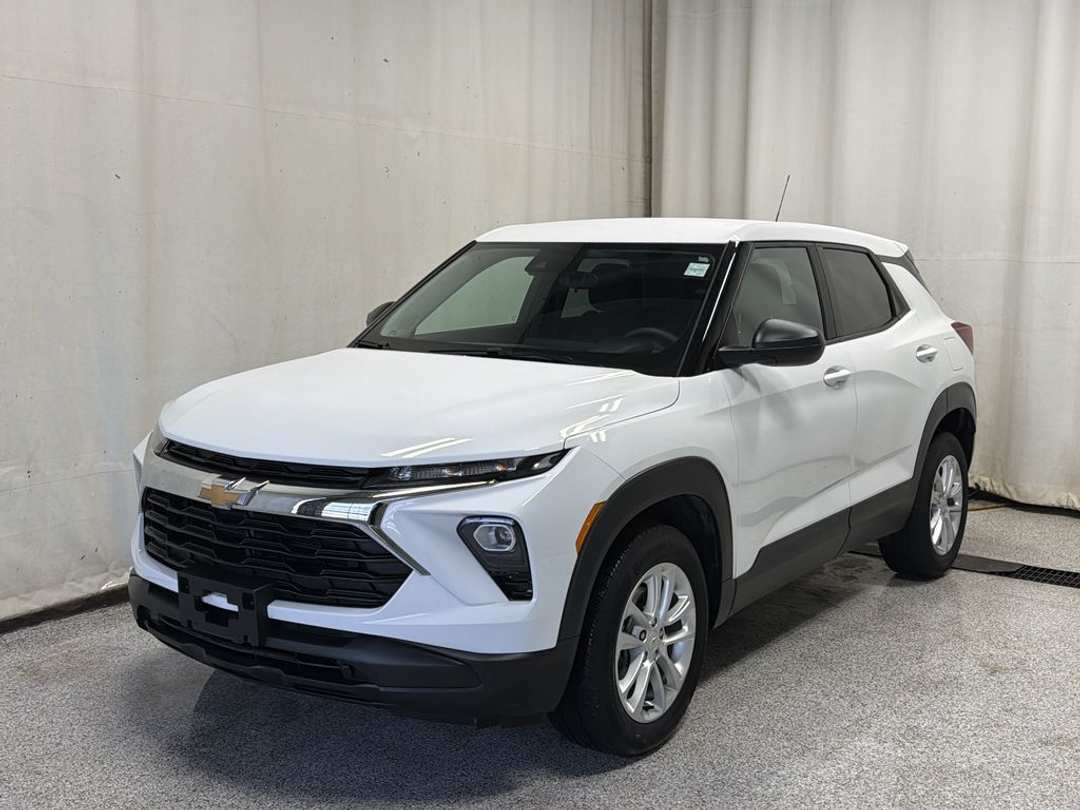 2025 Chevrolet Trailblazer LS - Image 2