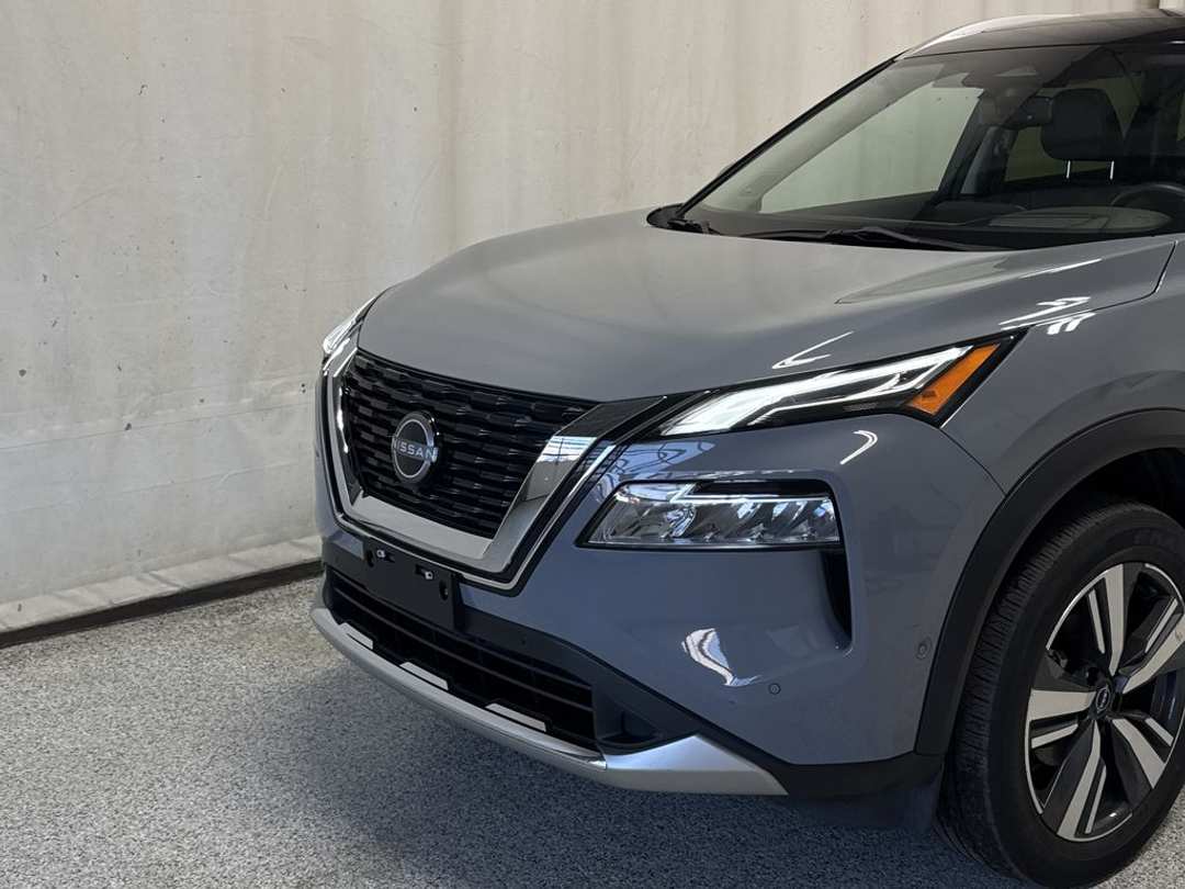 2023 Nissan Rogue Platinum - Image 3