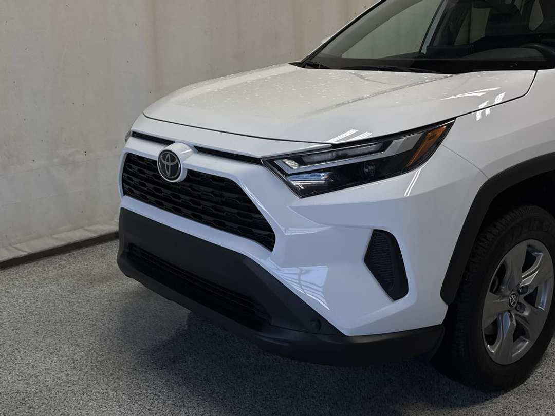 2024 Toyota Rav4 XLE - Image 3
