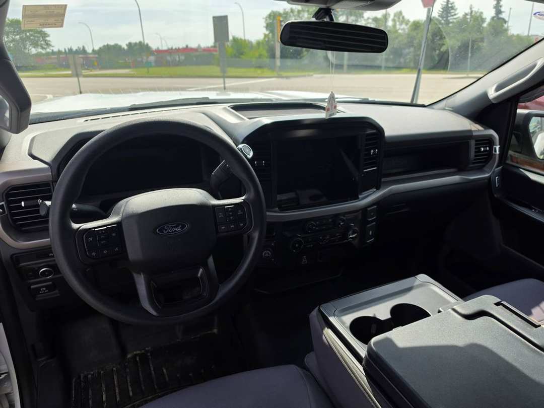 2025 Ford F-150 - Image 3