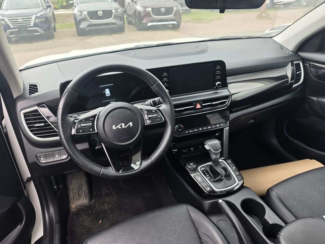 2025 Kia Seltos EX - Image 3