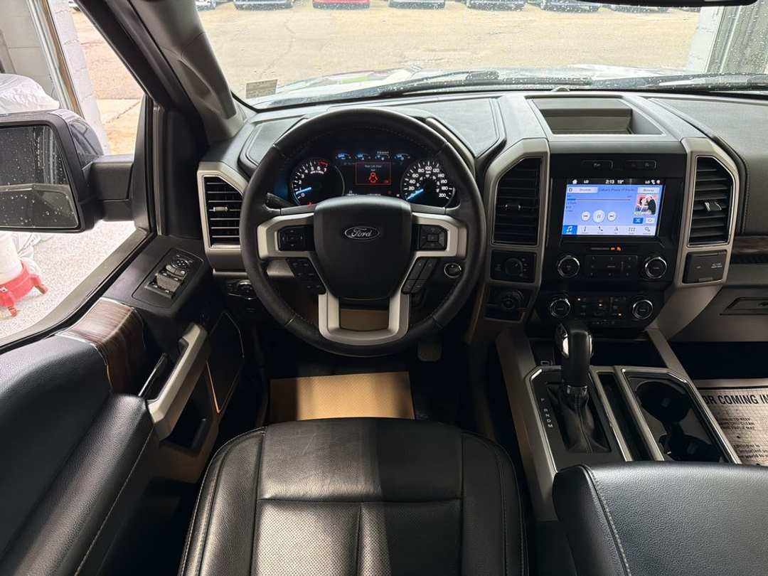 2019 Ford F-150 LARIAT - Image 3