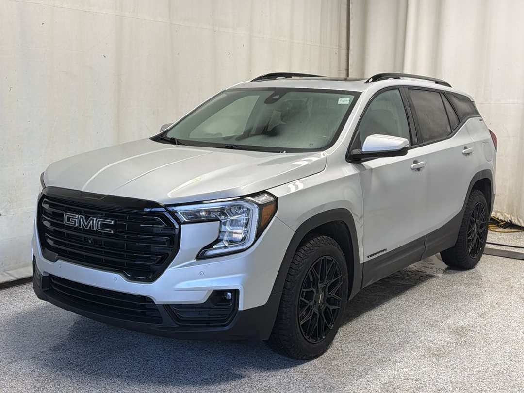 2022 GMC Terrain SLT - Image 2