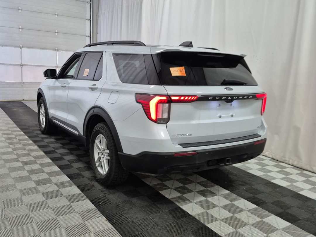 2025 Ford Explorer ACTIVE - Image 3